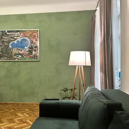 Art Apartment On Kylisha Str Lviv Extérieur photo