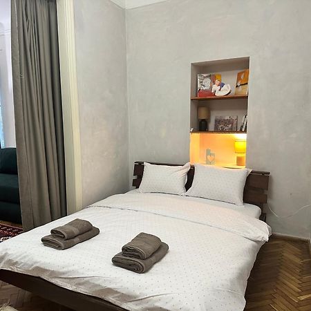 Art Apartment On Kylisha Str Lviv Extérieur photo