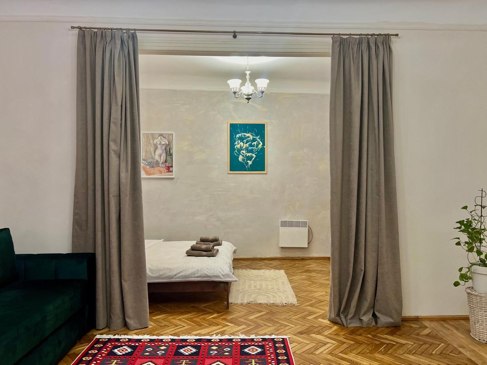 Art Apartment On Kylisha Str Lviv Extérieur photo