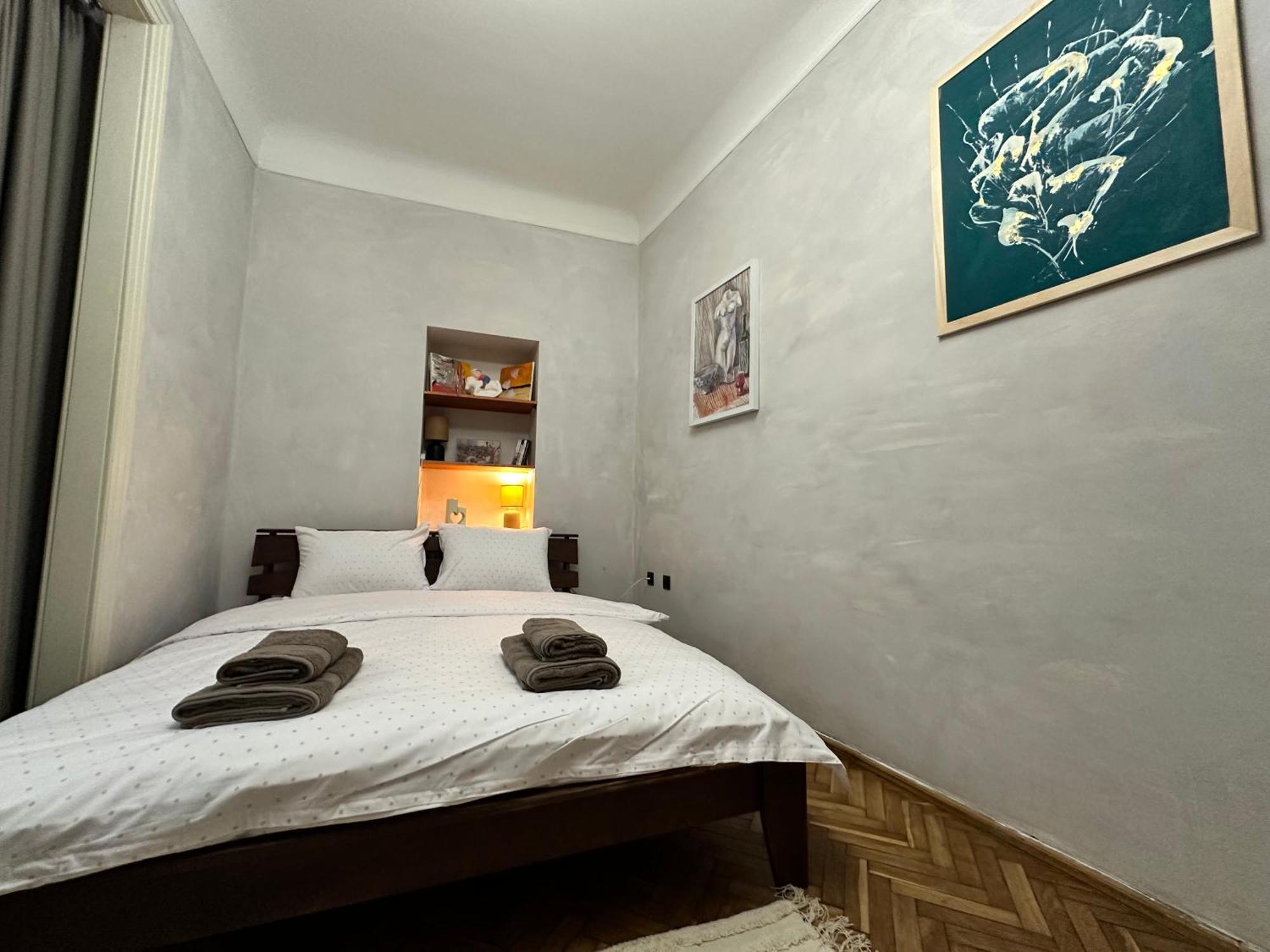 Art Apartment On Kylisha Str Lviv Extérieur photo